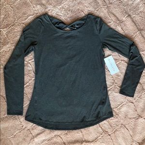Women’s Athleta long sleeve open back flex top